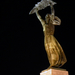 Szabadság szobor esti kivilágításban Pestről