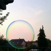 szappan buborék szeli át az eget